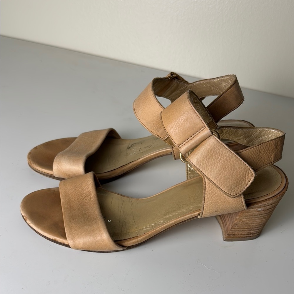 Stuart Weitzman Elegant Tan Women's Sandals